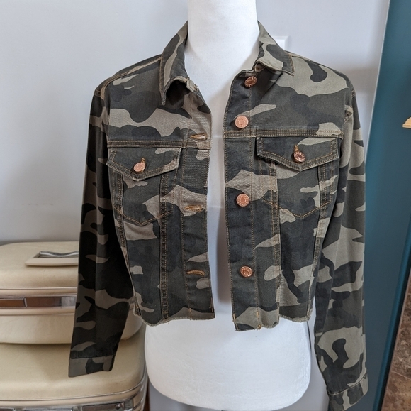 GUESS Y2K Aliza Cropped Cotton Jacket, Distressed Camo New with Tags, Size XS - Picture 2 of 12